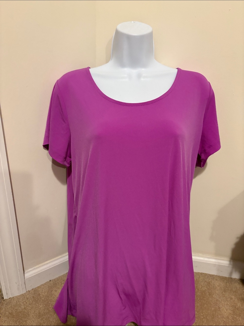 NWOT Susan Graver Reversible Fuscia Scoop Neck Short Sleeve w/Back Buttons - L